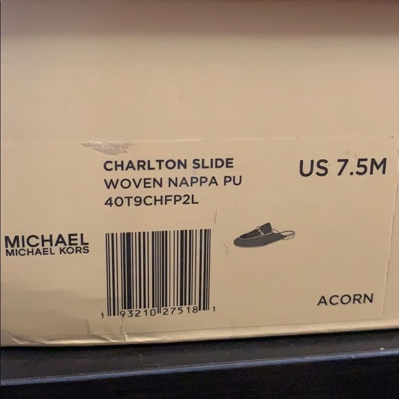 Michael Kors Charlton Slide Acorn - Picture 14 of 15